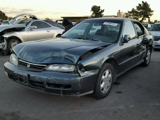 1HGCE6679TA000679 - 1996 HONDA ACCORD EX GREEN photo 2