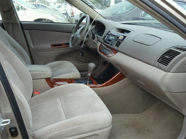 4T1BE30K24U813587 - 2004 TOYOTA CAMRY LE BEIGE photo 5