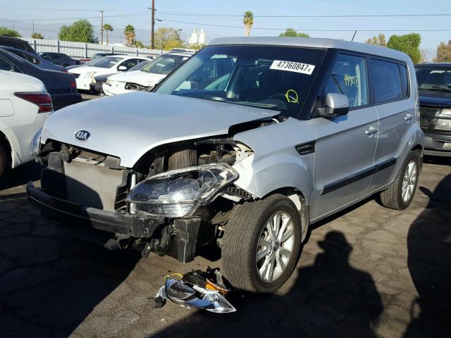 KNDJT2A62D7754380 - 2013 KIA SOUL + SILVER photo 2