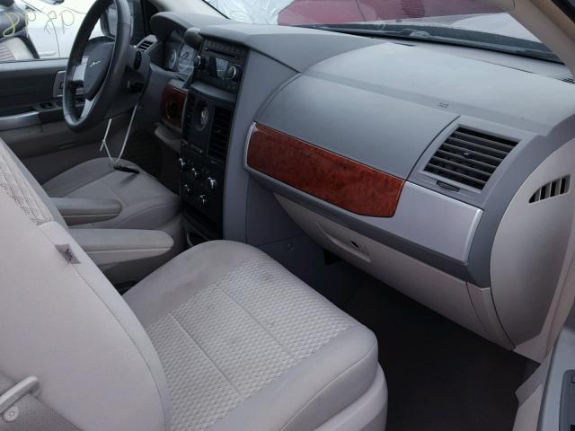 2A8HR54P18R823348 - 2008 CHRYSLER TOWN & COU 栗色 照片 5