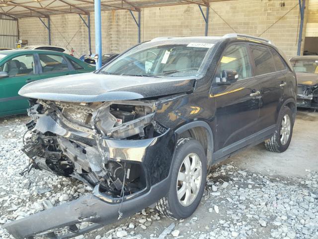 5XYKT3A18BG063630 - 2011 KIA SORENTO BA BLACK photo 2