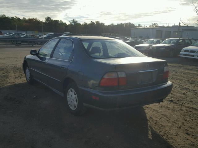 1HGCD5689VA184966 - 1997 HONDA ACCORD VAL GREEN photo 3