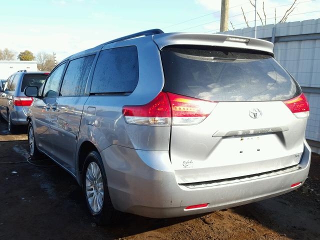 5TDYK3DC6CS267924 - 2012 TOYOTA SIENNA XLE SILVER photo 3