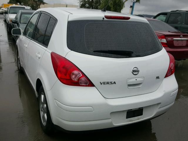 3N1BC13E98L412819 - 2008 NISSAN VERSA S WHITE photo 3