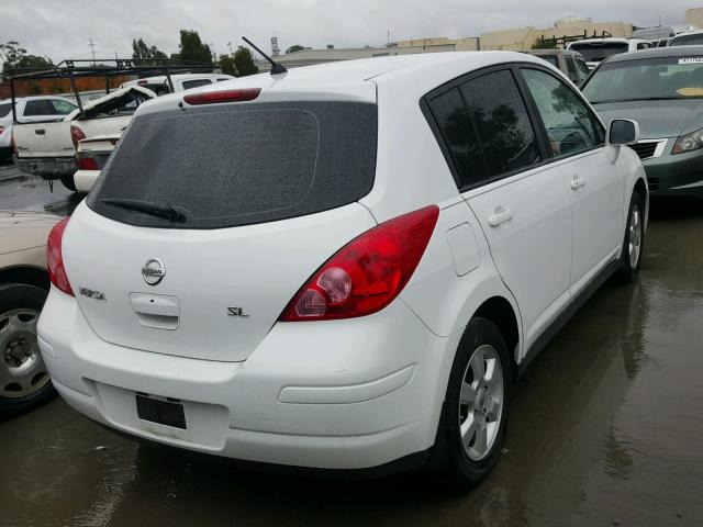 3N1BC13E98L412819 - 2008 NISSAN VERSA S WHITE photo 4