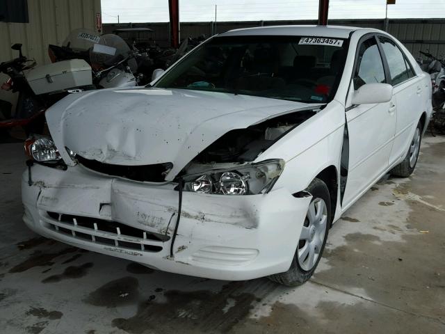 4T1BE32K52U010119 - 2002 TOYOTA CAMRY LE WHITE photo 2