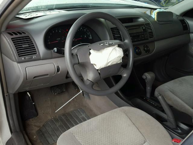 4T1BE32K52U010119 - 2002 TOYOTA CAMRY LE 白色 照片 9