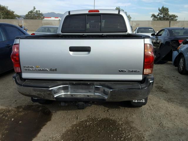 5TEMU52N87Z379478 - 2007 TOYOTA TACOMA DOU SILVER photo 9