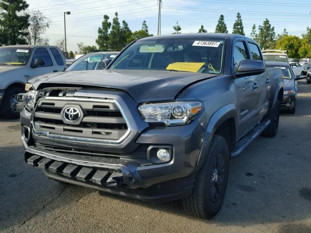 3TMBZ5DN5HM007150 - 2017 TOYOTA TACOMA DOU GRAY photo 2