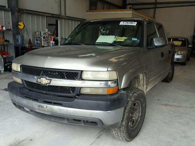 1GCHC23142F190928 - 2002 CHEVROLET SILVERADO GRAY photo 2