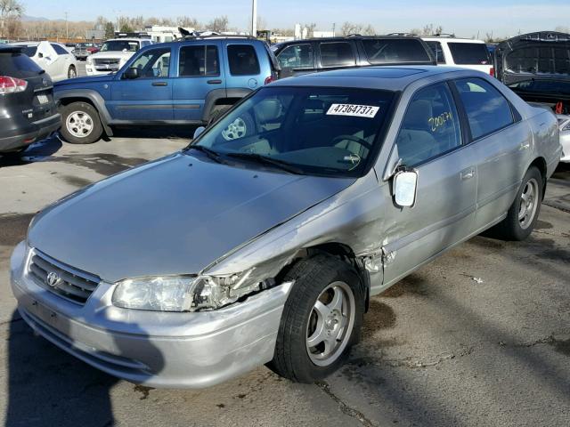 JT2BF28K9Y0247563 - 2000 TOYOTA CAMRY LE ნაცრისფერი ფოტო 2