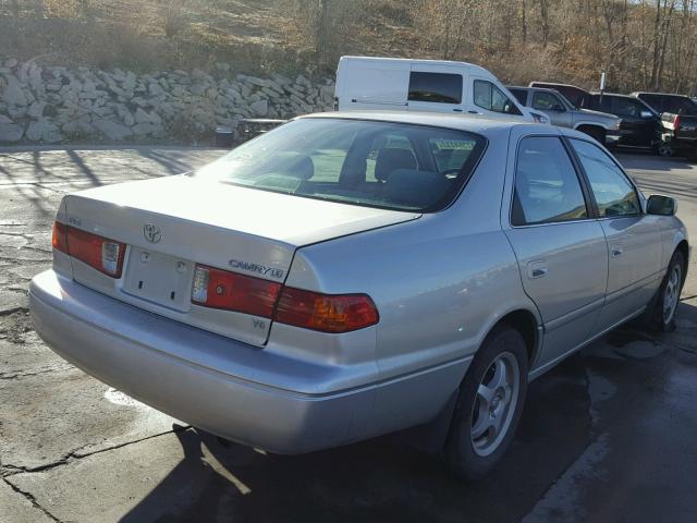 JT2BF28K9Y0247563 - 2000 TOYOTA CAMRY LE ნაცრისფერი ფოტო 4