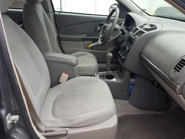 1G1ZS58FX8F140260 - 2008 CHEVROLET MALIBU LS ნაცრისფერი ფოტო 5