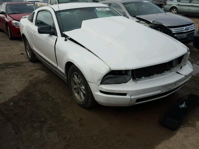 1ZVFT80N675263695 - 2007 FORD MUSTANG WHITE photo 1