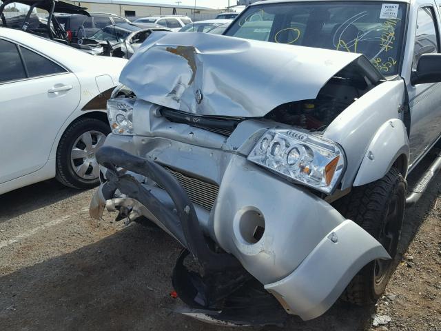 1N6MD27T21C356352 - 2001 NISSAN FRONTIER C SILVER photo 10