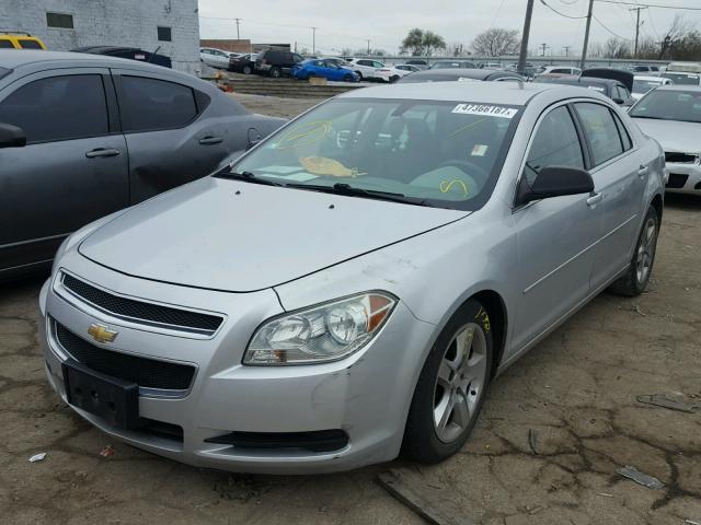 1G1ZB5EB1AF214110 - 2010 CHEVROLET MALIBU LS ნაცრისფერი ფოტო 2