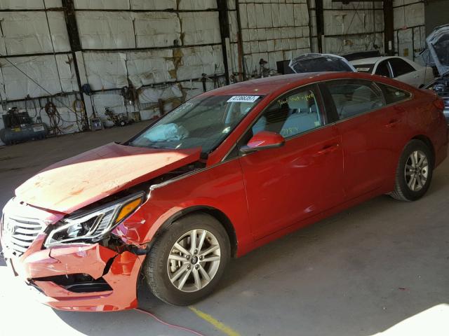 5NPE24AF2HH505322 - 2017 HYUNDAI SONATA SE RED photo 2