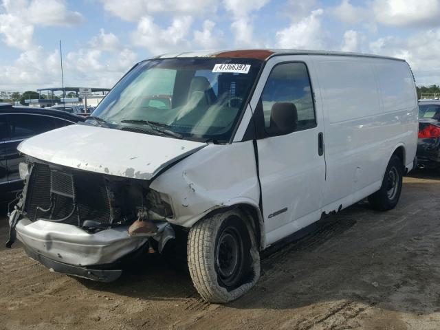 1GCHG35R121130471 - 2002 CHEVROLET EXPRESS G3 WHITE photo 2