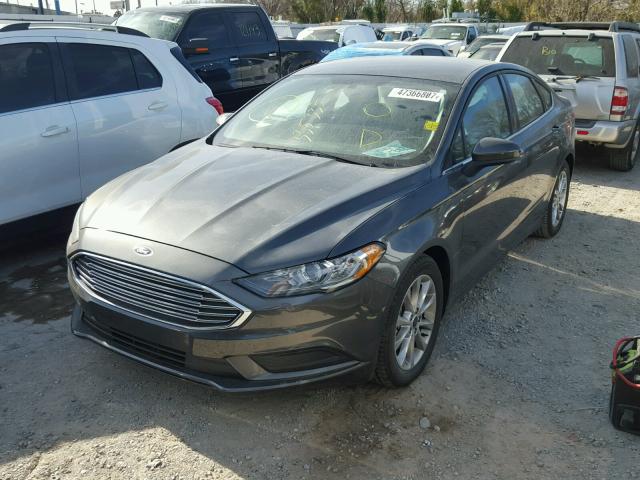 3FA6P0HD7HR335335 - 2017 FORD FUSION SE BLACK photo 2