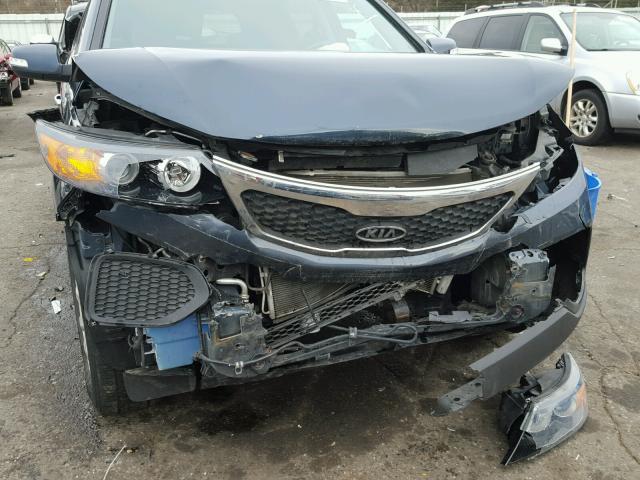 5XYKT3A13CG203407 - 2012 KIA SORENTO BA BLUE photo 9