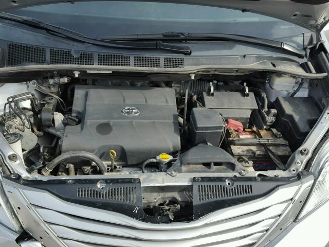 5TDKK3DC1FS668582 - 2015 TOYOTA SIENNA GRAY photo 7