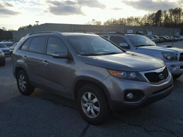 5XYKTCA17BG061495 - 2011 KIA SORENTO BA GRAY photo 1