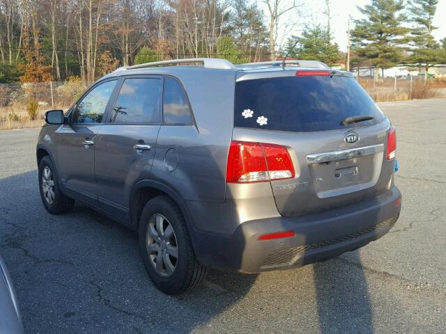 5XYKTCA17BG061495 - 2011 KIA SORENTO BA GRAY photo 3