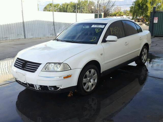 WVWRH63B72P358786 - 2002 VOLKSWAGEN PASSAT GLX WHITE photo 2