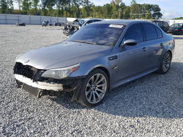 WBSNB93516B583387 - 2006 BMW M5 GRAY photo 2