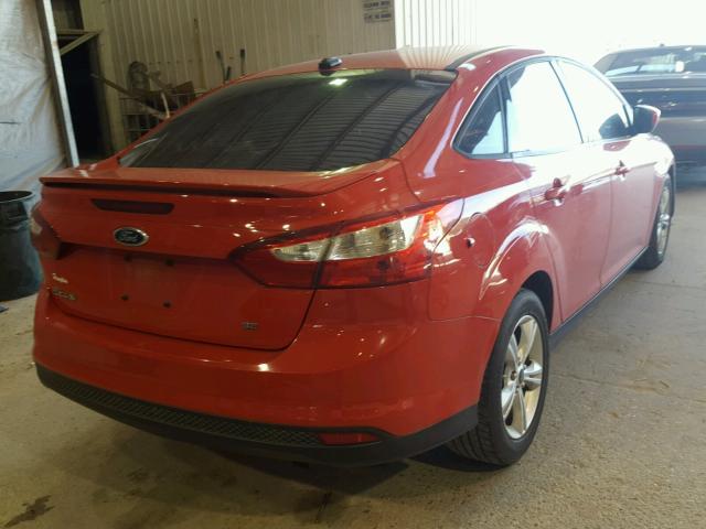 1FAHP3F21CL260506 - 2012 FORD FOCUS SE RED photo 4