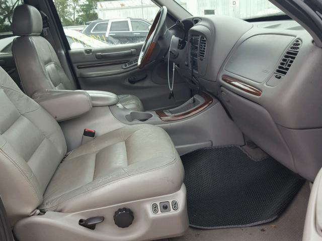 5LMPU28L0WLJ15324 - 1998 LINCOLN NAVIGATOR 黑色 照片 5