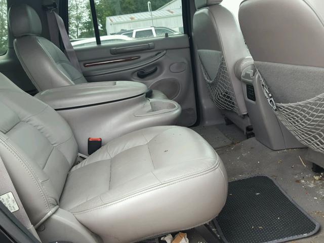 5LMPU28L0WLJ15324 - 1998 LINCOLN NAVIGATOR 黑色 照片 6