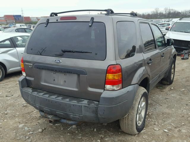 1FMCU031X5DA18426 - 2005 FORD ESCAPE XLT GRAY photo 4