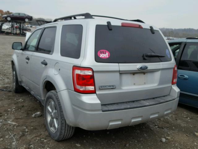 1FMCU03138KA57214 - 2008 FORD ESCAPE XLT SILVER photo 3