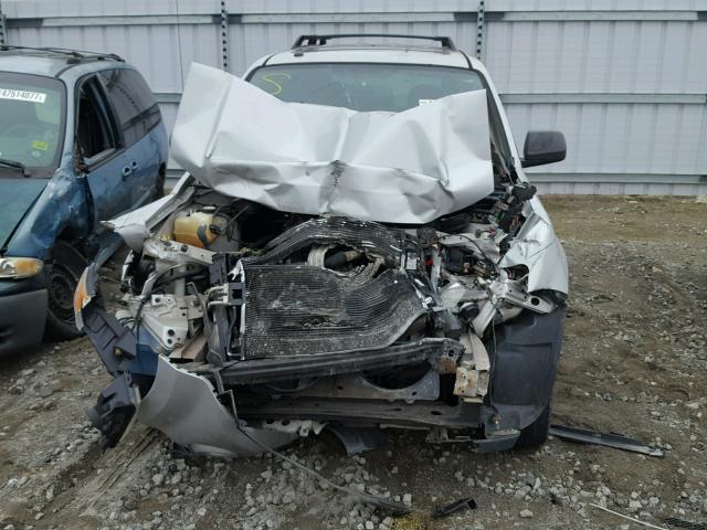 1FMCU03138KA57214 - 2008 FORD ESCAPE XLT SILVER photo 7