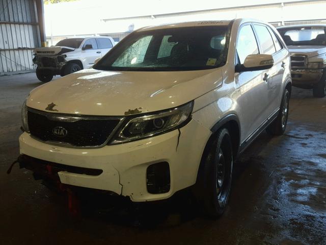 5XYKT3A67FG622053 - 2015 KIA SORENTO LX WHITE photo 2