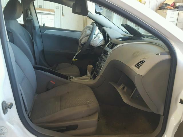 1G1ZA5E07CF379907 - 2012 CHEVROLET MALIBU LS 白色 照片 5