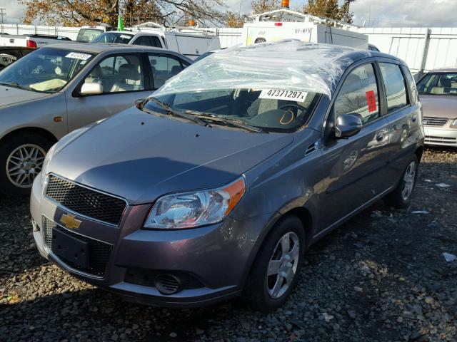 KL1TD6DE9AB133041 - 2010 CHEVROLET AVEO LS SILVER photo 2