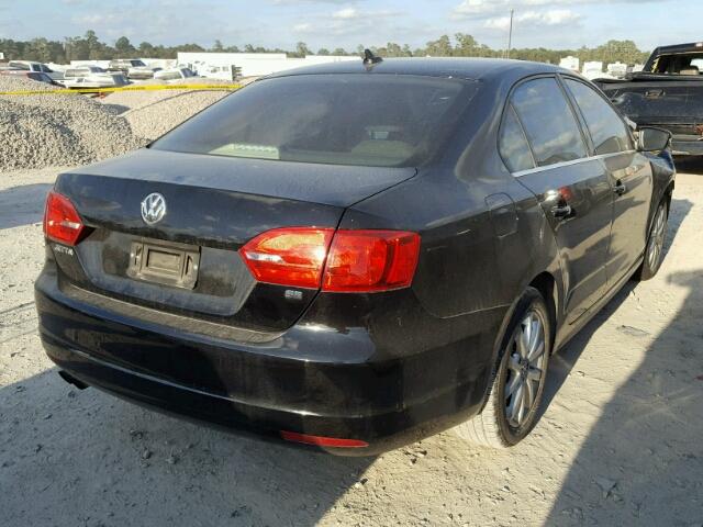 3VWD07AJXEM431190 - 2014 VOLKSWAGEN JETTA SE BLACK photo 4