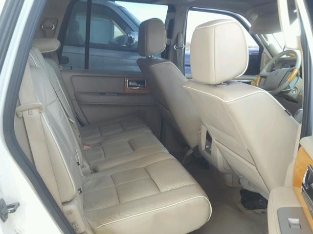 5LMFU28507LJ23261 - 2007 LINCOLN NAVIGATOR Weiß Foto 6