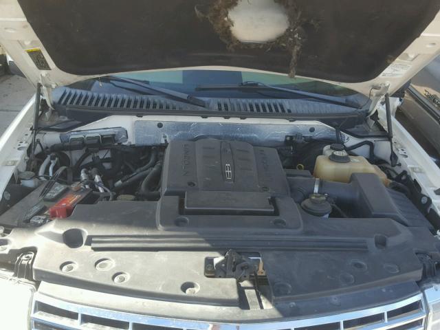 5LMFU28507LJ23261 - 2007 LINCOLN NAVIGATOR Weiß Foto 7