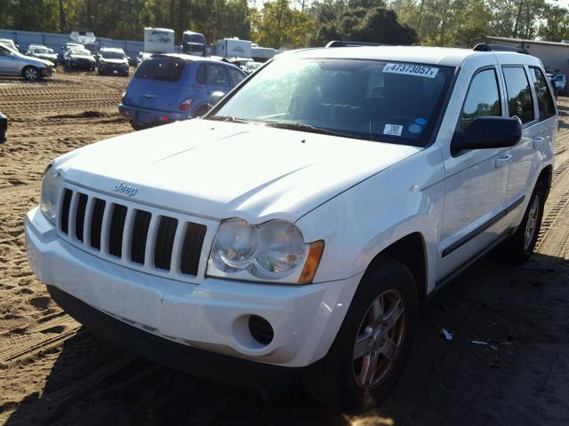 1J8GS48K67C515737 - 2007 JEEP GRAND CHER WHITE photo 2