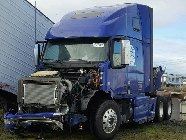 4V4NC9EH9GN969054 - 2016 VOLVO VN VNL WHITE photo 2