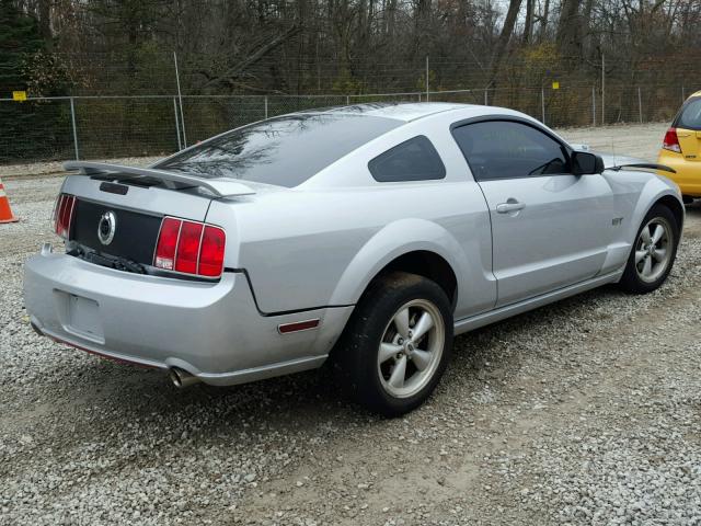 1ZVHT82H175267573 - 2007 FORD MUSTANG GT SILVER photo 4