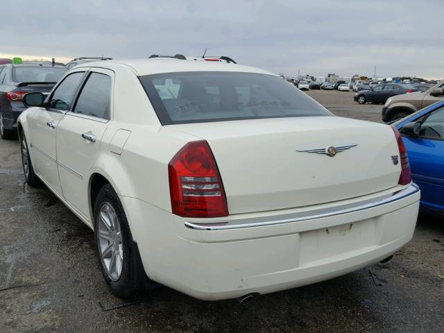 2C3JA63H15H102517 - 2005 CHRYSLER 300C WHITE photo 3