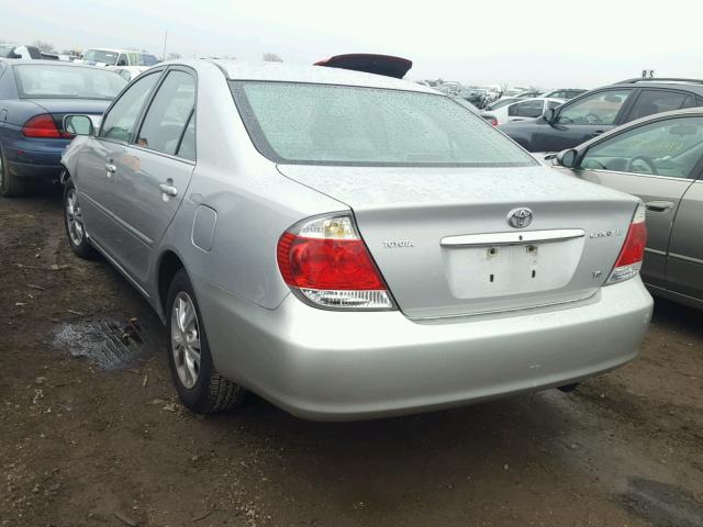 4T1BF30K05U107281 - 2005 TOYOTA CAMRY LE SILVER photo 3