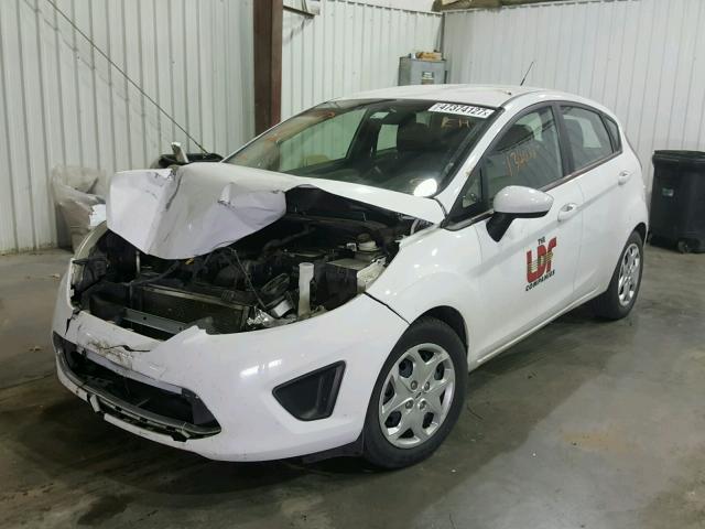 3FADP4EJ3CM196710 - 2012 FORD FIESTA SE WHITE photo 2