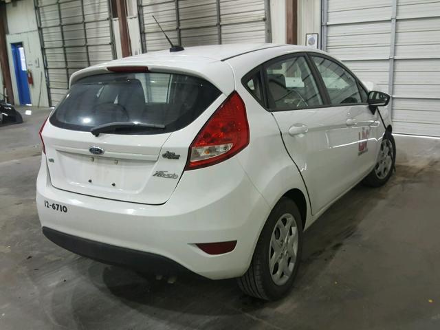 3FADP4EJ3CM196710 - 2012 FORD FIESTA SE WHITE photo 4