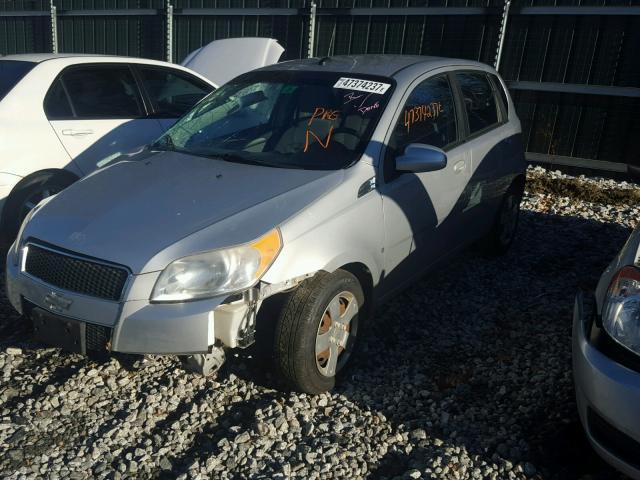 KL1TD66EX9B305697 - 2009 CHEVROLET AVEO LS SILVER photo 2