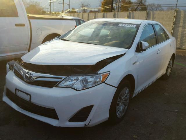 4T1BD1FKXEU124140 - 2014 TOYOTA CAMRY HYBR WHITE photo 2